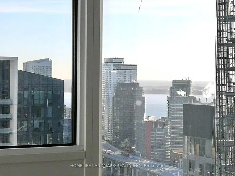19 Western Battery Rd #Penthouse 03 — Photo 11