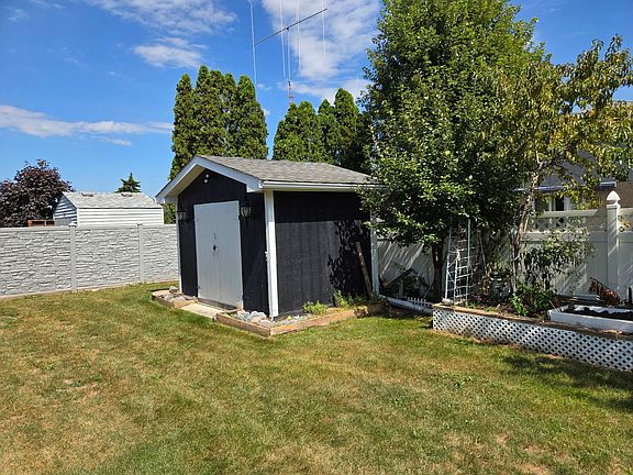 4th image of 10737 Linder Ave