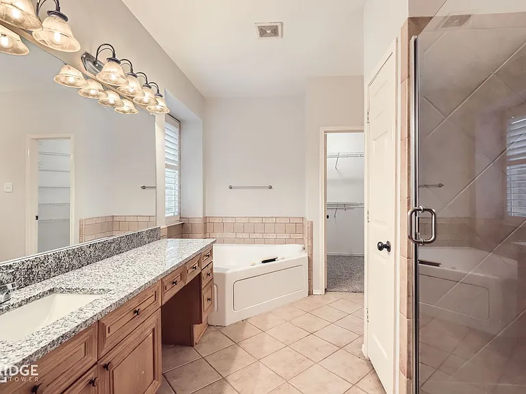 1105 Shores Blvd — Photo 15