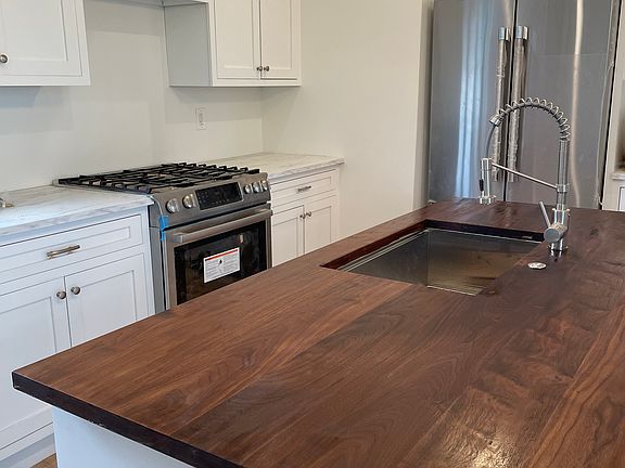 3rd image of 11 1/2 John St Floor 2