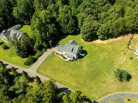 5th image of 29 Fleetwood Farm Ln
