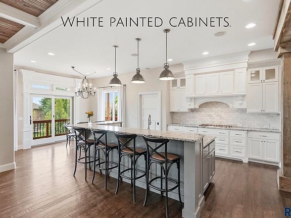 5th image of 405 E Piping Rock Ln