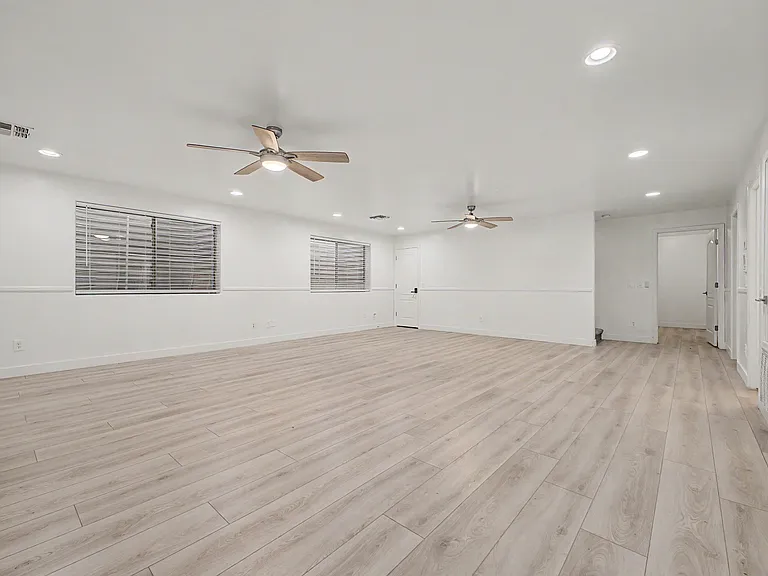3533 E Joseph Way — Photo 36