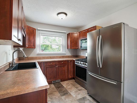 5th image of 404 Navajo Dr