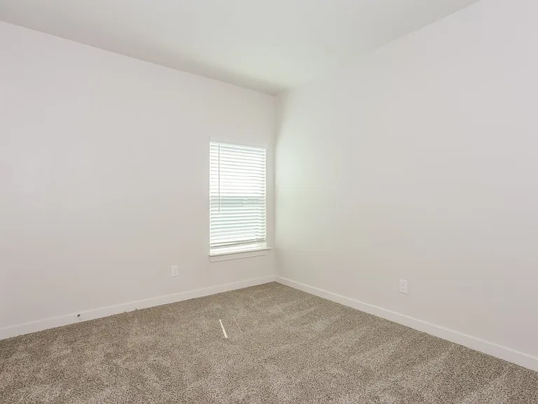 1540 Woodwinds Dr — Photo 16