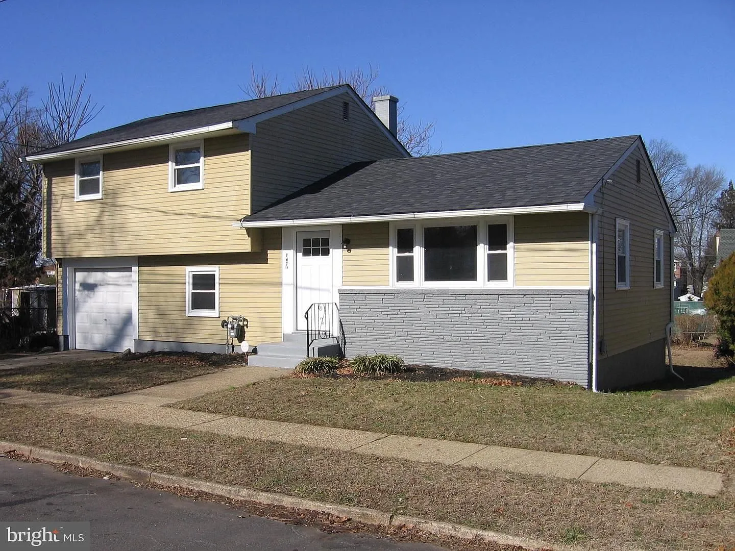 Fantastic split level single family home! — Photo 1