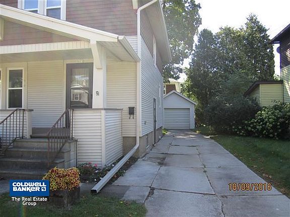 Detached Garage
