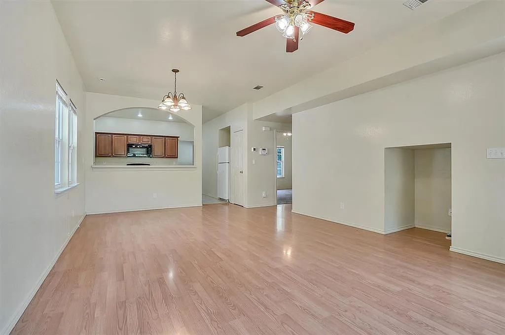 4 bed, 3.5 bath, 1722 sqft, $4,800 — Photo 3