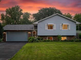 1121 Shryer Ave W, Roseville, MN 55113