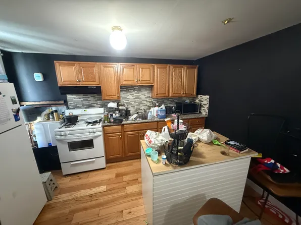 509 Medford St #2A, Somerville, MA 02145