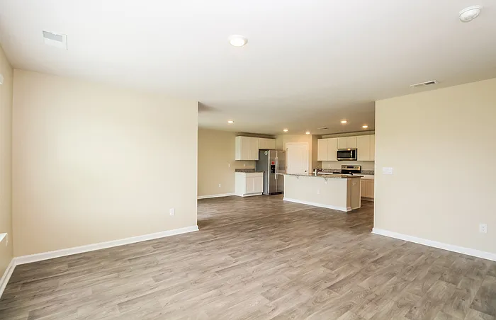 4 bed, 2.0 bath, 2296 sqft, $1,995 — Photo 4