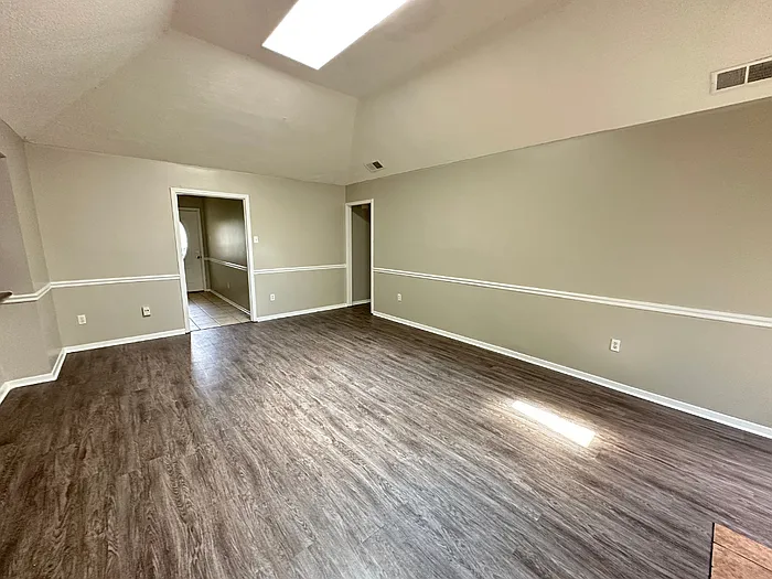 3 bed, 2.0 bath, 1371 sqft, $1,495 — Photo 2