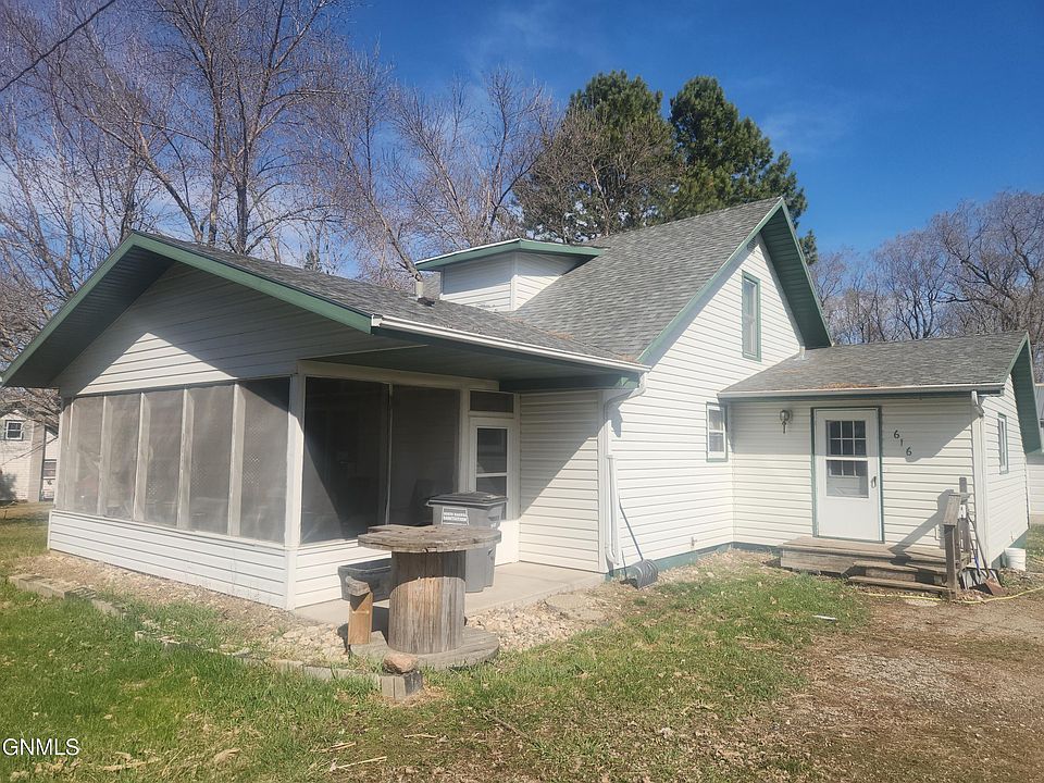 1st image of 616 1st Ave NE