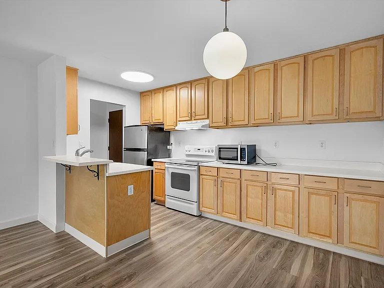 960 Shorepoint Ct #306 — Photo 7