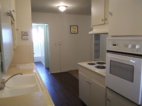 5th image of 1010 Larch St #11