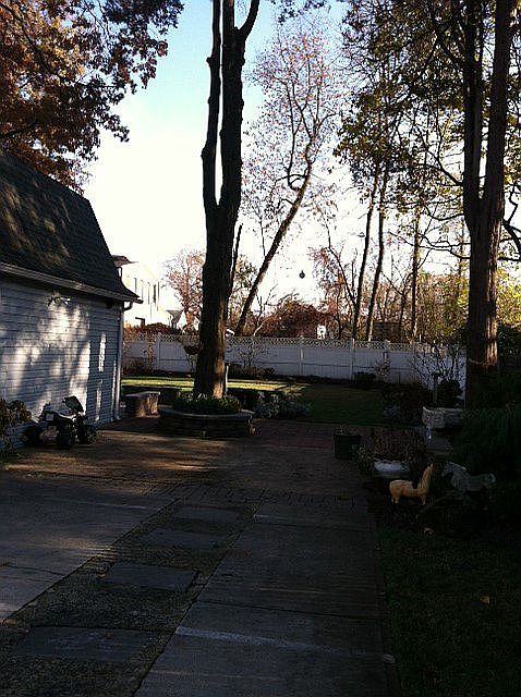 2nd image of 185 Duer St