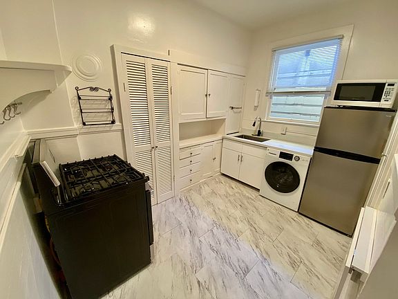 5th image of 2347 Market St APT 1
