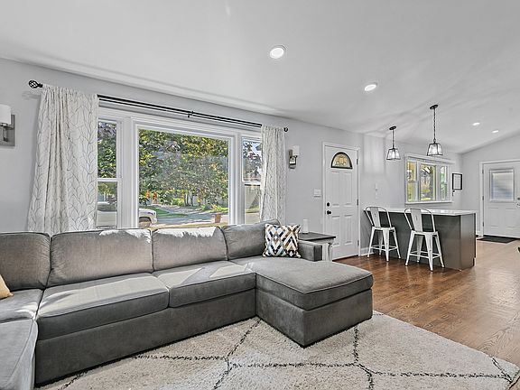 2nd image of 214 N Ahrens Ave