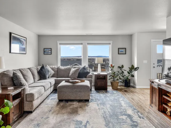 433 SE Larkspur Dr, Madras, OR 97741