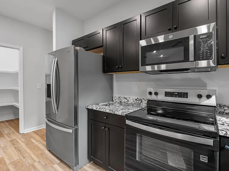 410 Lincolnshire Blvd — Photo 10