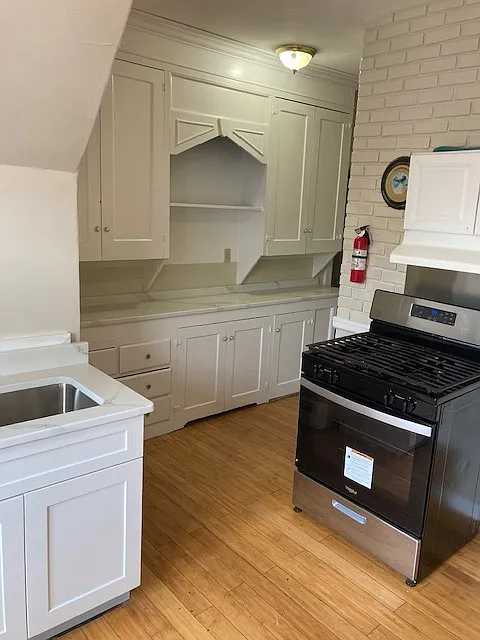 2 bed, 1000 sqft, $1,800 — Photo 2