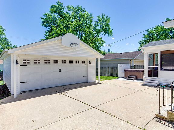 3rd image of 1011 N Haddow Ave