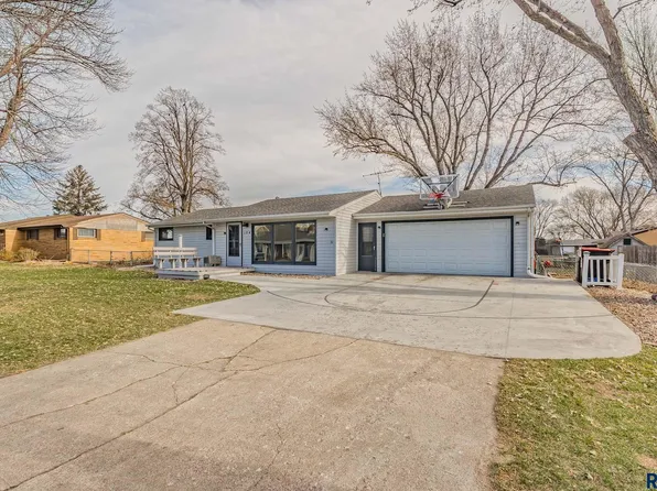 104 S 5th Ave, Brandon, SD 57005