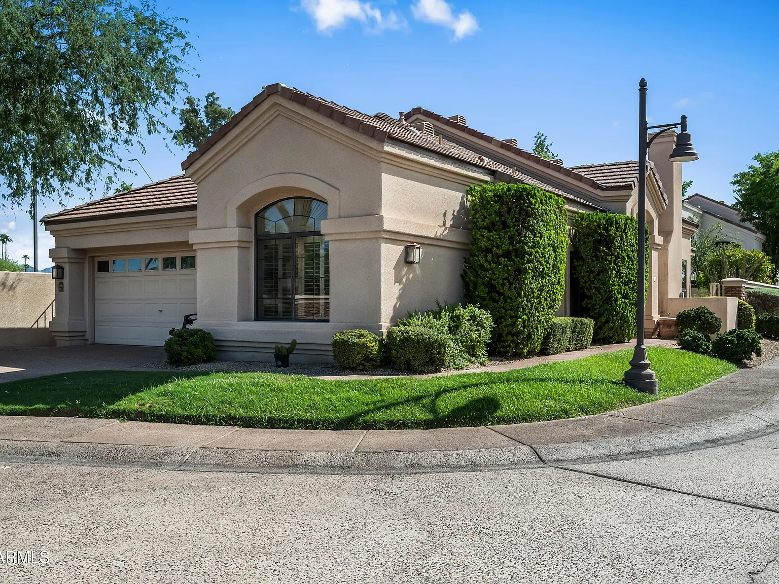 3 bed, 2.0 bath, 2047 sqft, $4,500 — Photo 1