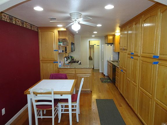 3rd image of 12 Bel Air Cir