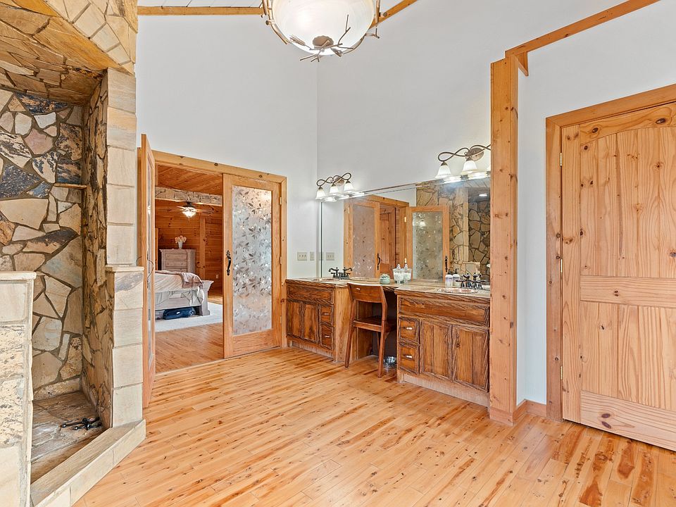 25th image of 2063 Kennedy Creek Rd