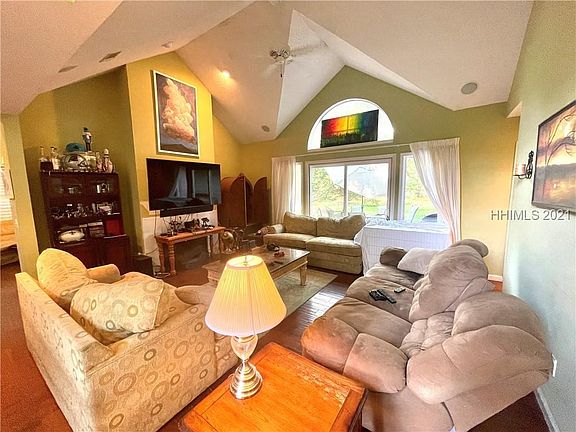 4th image of 28 Wells East Dr