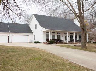 1511 E Brookview Blvd, Kendallville, IN