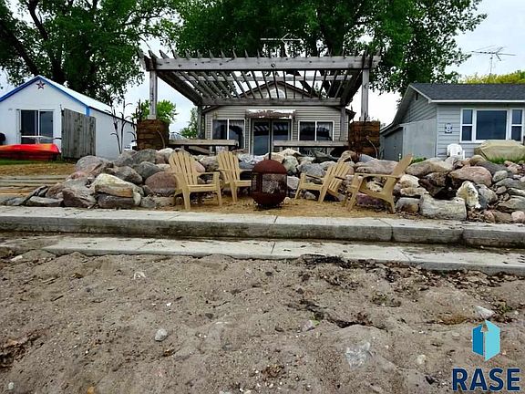 3rd image of 132 Lake Dr