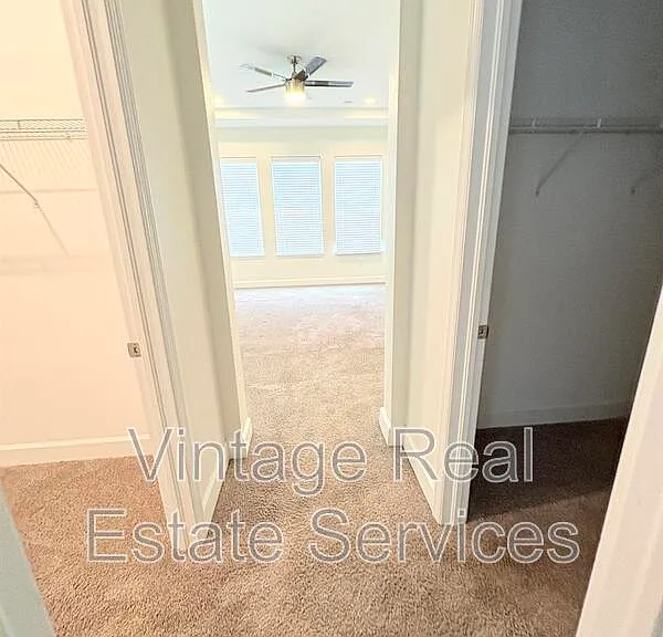 4645 Butler National Dr — Photo 20