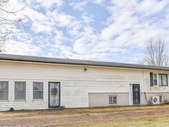 2nd image of 1023 Burbank Rd