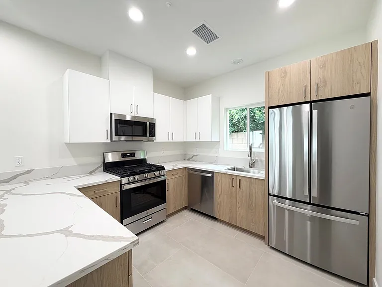 30125-30127 Avenida Juarez — Photo 3