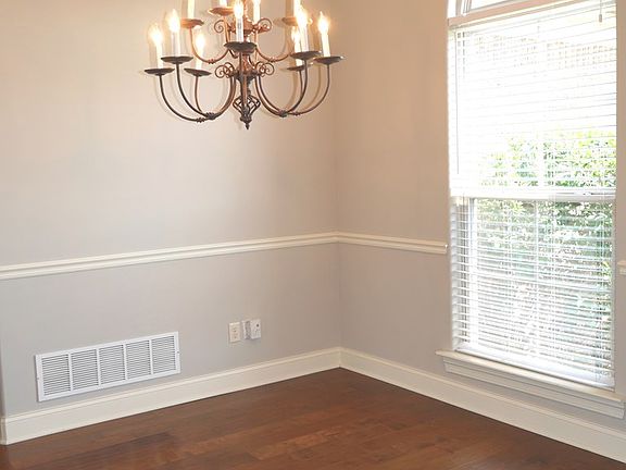 5th image of 823 Marquette Ln