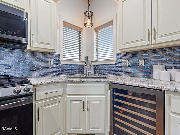 4th image of 108 Parker Oak Dr
