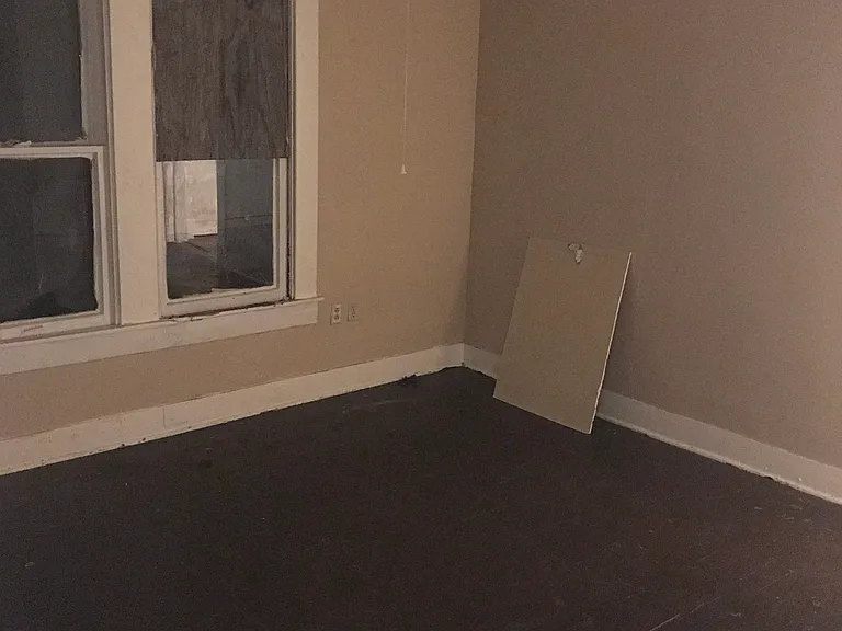 208 N Lumpkin St — Photo 3