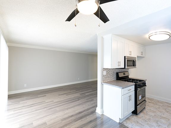 3rd image of 10825 Rose Ave APT 202