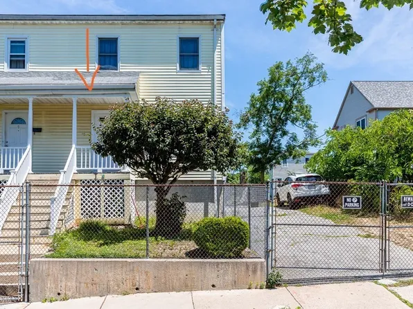 7 Dean St, Dorchester, MA 02125