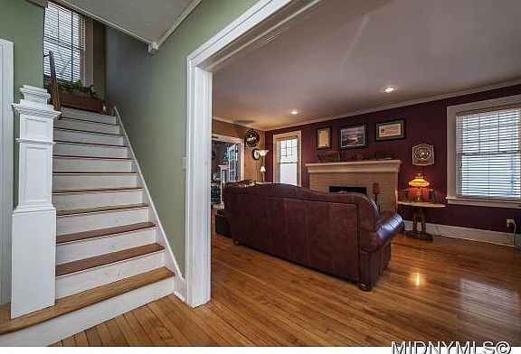 2nd image of 24 Woodlawn Ave E