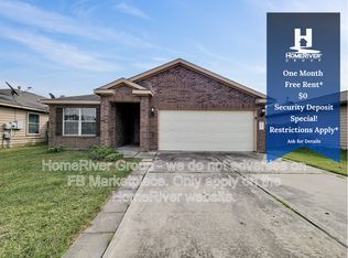 930 Paradise Rd, Baytown, TX 77521