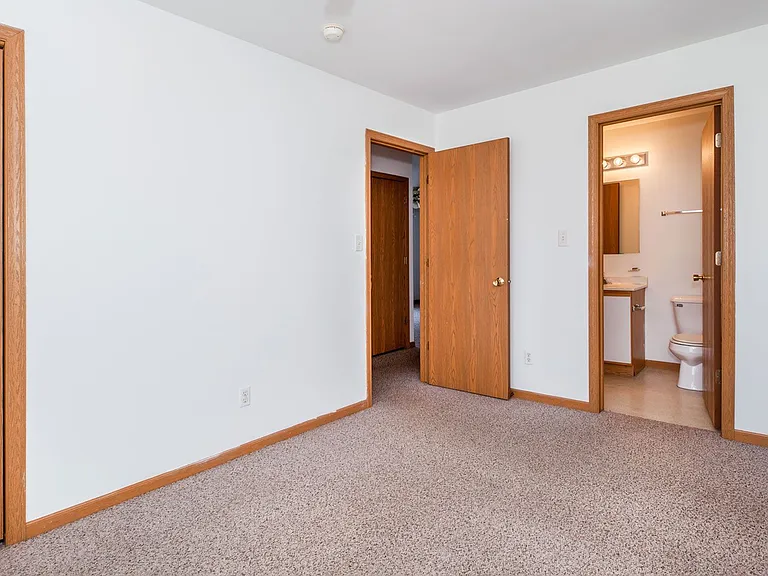 944 Fotis Dr — Photo 3