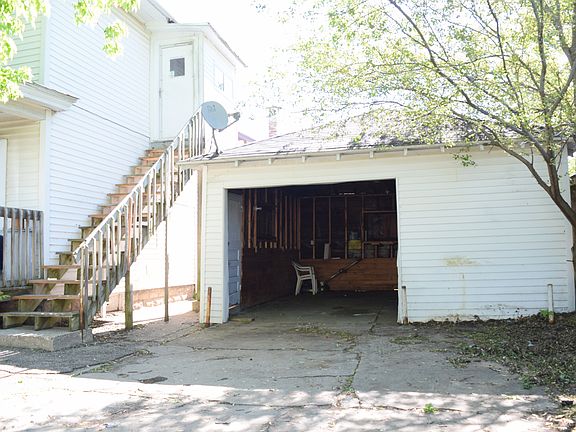 2nd image of 942 Fountain St NE #2
