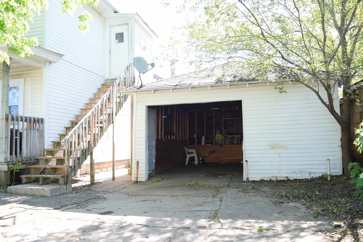 Building Photo - 942 Fountain St NE #2