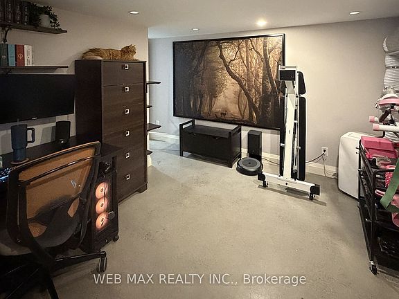 5th image of 980 Avenue Rd Unit 3