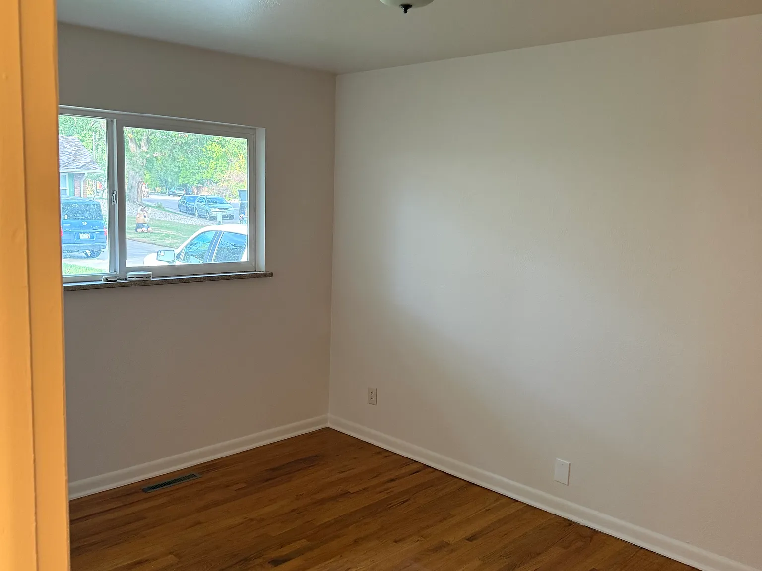 2 bed, 999 sqft, $1,600 — Photo 3