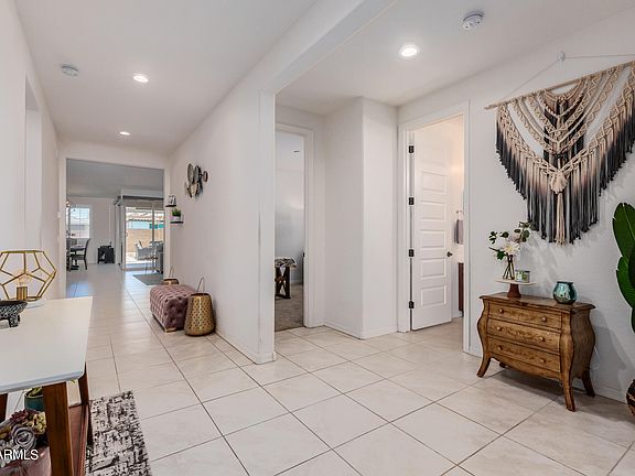 5th image of 2982 N BEVERLY Place