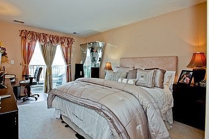 5th image of 935 Kensington Dr Unit 7-A2